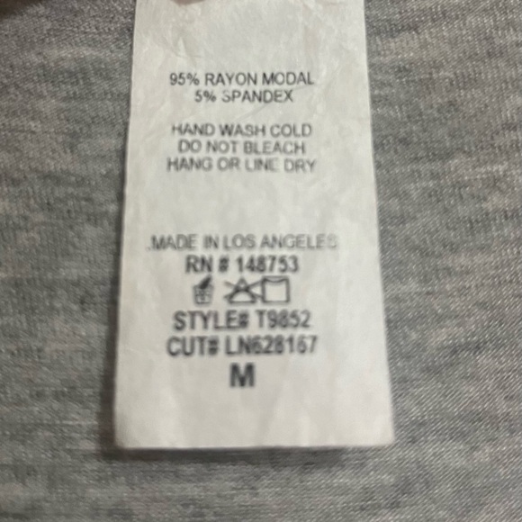 Ladies Gray Cold Shoulder top with rose detail - Picture 4 of 4